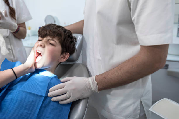 Best Emergency Tooth Extraction  in Taylors Falls, MN